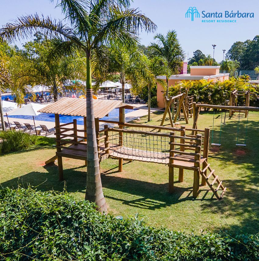 Playground e piscina